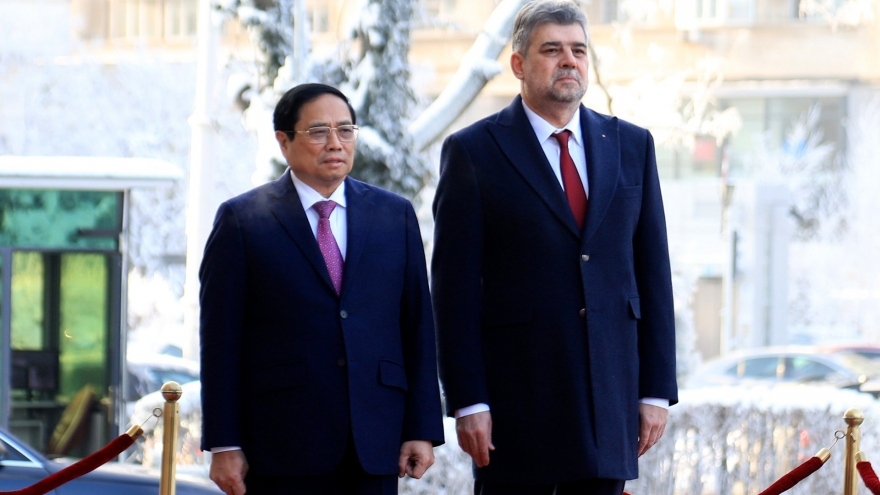 Welcome ceremony for PM Pham Minh Chinh in Romania